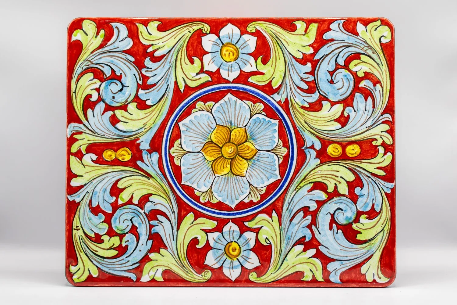 Vassoio Design "Corallo" in Pietra Lavica e Ceramica di Caltagirone