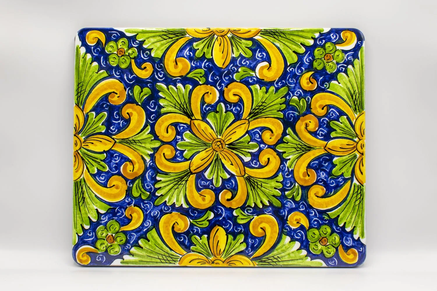 Vassoio Design "Barocco" in Pietra Lavica e Ceramica di Caltagirone